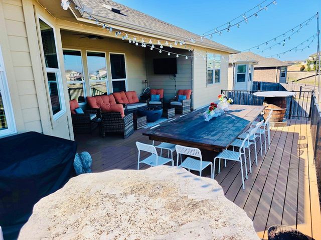 602 Sue Peaks LOOP, Dripping Springs, TX 78620