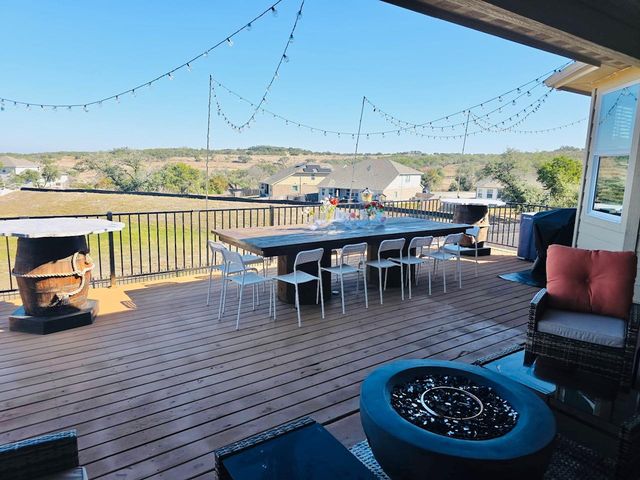 602 Sue Peaks LOOP, Dripping Springs, TX 78620