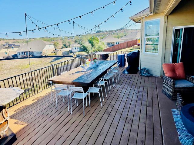 602 Sue Peaks LOOP, Dripping Springs, TX 78620