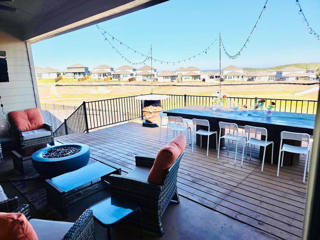 602 Sue Peaks LOOP, Dripping Springs, TX 78620