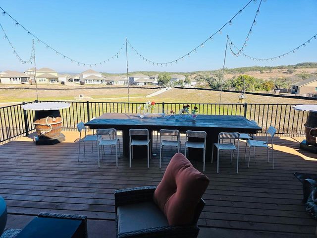 602 Sue Peaks LOOP, Dripping Springs, TX 78620