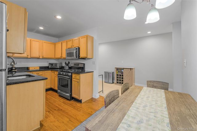 13 Bryant Cres 1D, White Plains, NY 10605