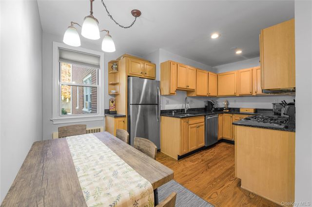 13 Bryant Cres 1D, White Plains, NY 10605