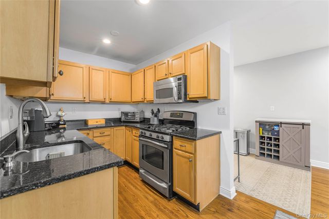 13 Bryant Cres 1D, White Plains, NY 10605