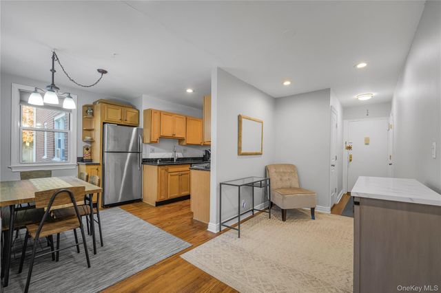 13 Bryant Cres 1D, White Plains, NY 10605