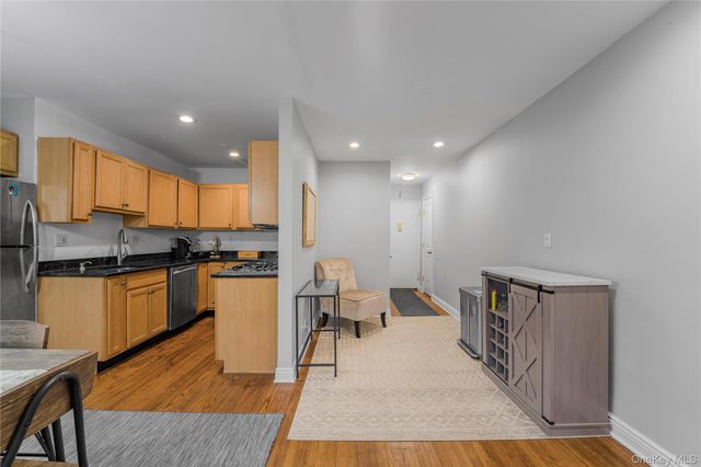 13 Bryant Cres 1D, White Plains, NY 10605