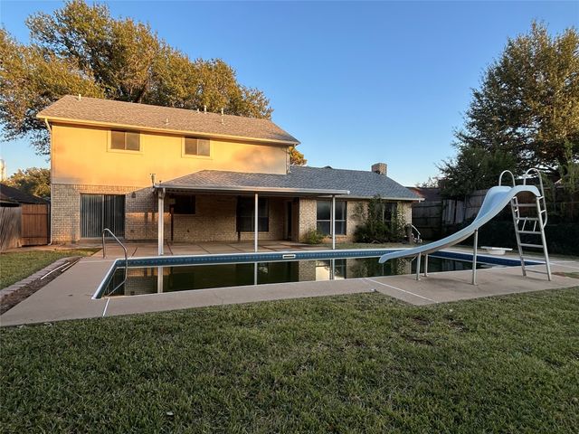 3237 Sapphire Street, Bedford, TX 76021