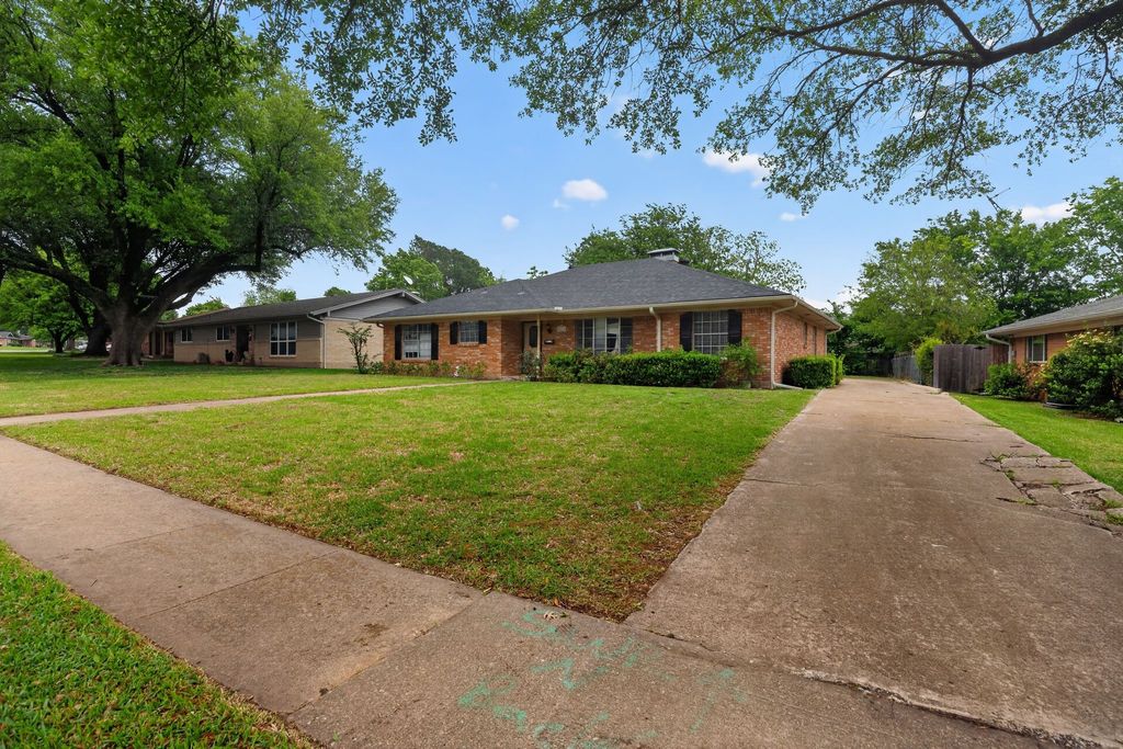 1616 W Shields Drive, Sherman, TX 75092