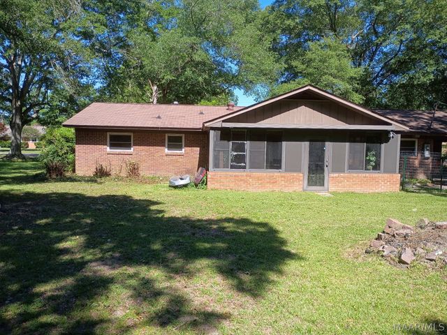2725 Lakeview Court, Millbrook, AL 36054