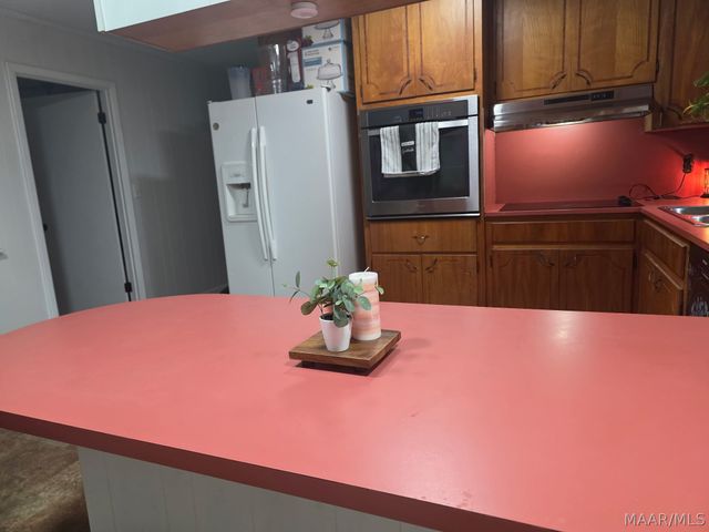 2725 Lakeview Court, Millbrook, AL 36054