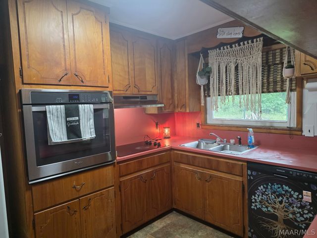 2725 Lakeview Court, Millbrook, AL 36054