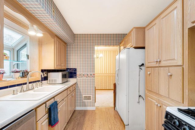 2450 W Wingate AVENUE, Glendale, WI 53209