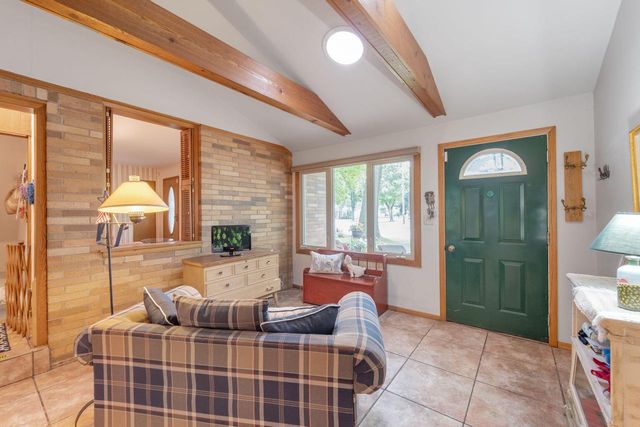 2450 W Wingate AVENUE, Glendale, WI 53209