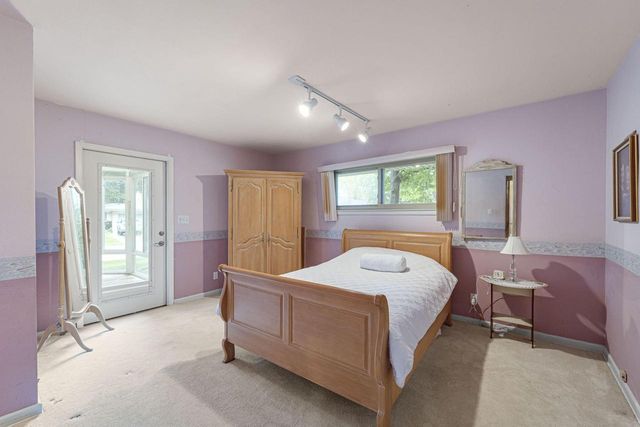 2450 W Wingate AVENUE, Glendale, WI 53209