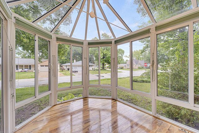 2450 W Wingate AVENUE, Glendale, WI 53209