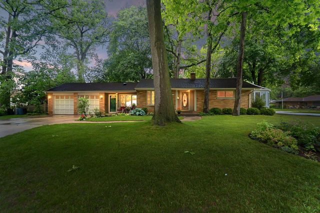 2450 W Wingate AVENUE, Glendale, WI 53209