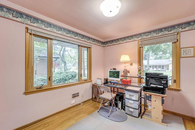 2450 W Wingate AVENUE, Glendale, WI 53209