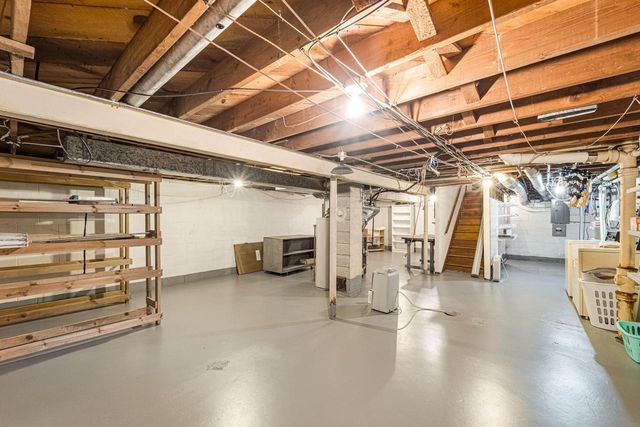 2450 W Wingate AVENUE, Glendale, WI 53209
