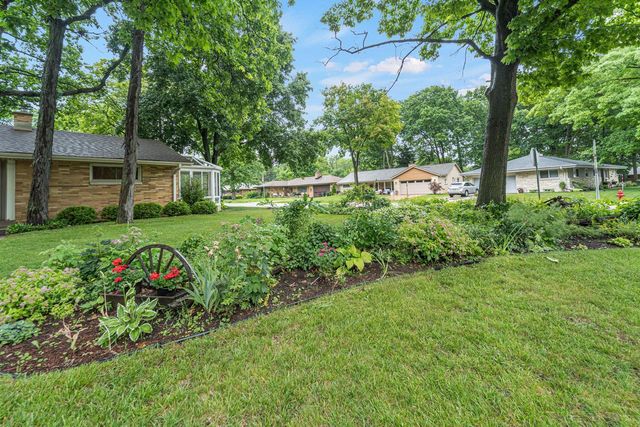 2450 W Wingate AVENUE, Glendale, WI 53209