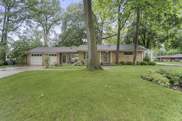 2450 W Wingate AVENUE, Glendale, WI 53209