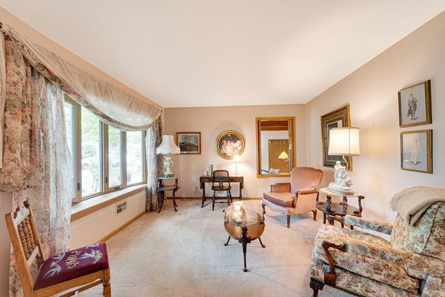 2450 W Wingate AVENUE, Glendale, WI 53209