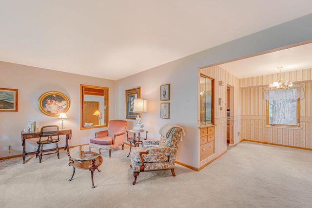 2450 W Wingate AVENUE, Glendale, WI 53209