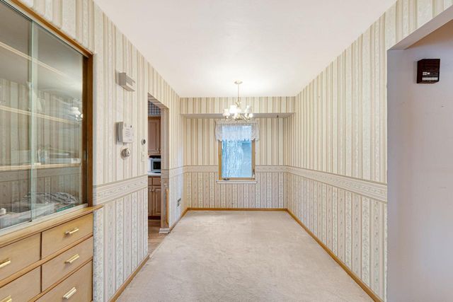 2450 W Wingate AVENUE, Glendale, WI 53209