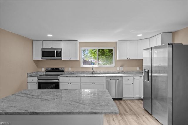902 Mineo LN, Portsmouth, VA 23701