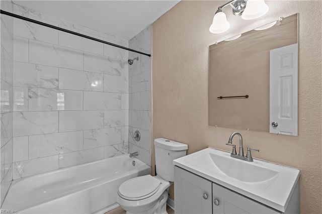 902 Mineo LN, Portsmouth, VA 23701