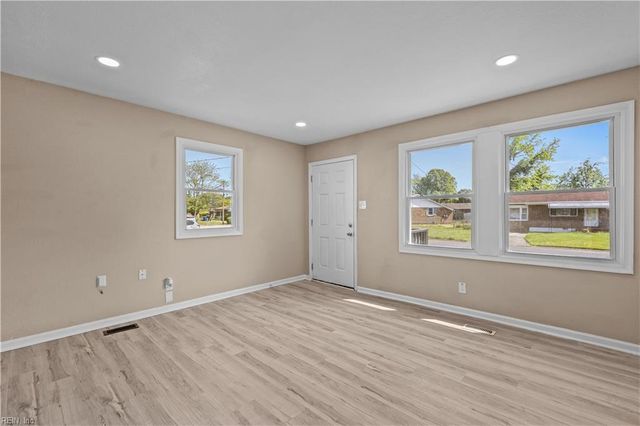 902 Mineo LN, Portsmouth, VA 23701