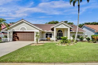 5693 Lake Shore Village Circle, Lake Worth, FL 33463