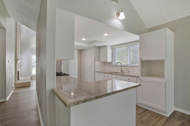 9114 Southbluff Boulevard, Houston, TX 77089