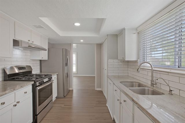 9114 Southbluff Boulevard, Houston, TX 77089