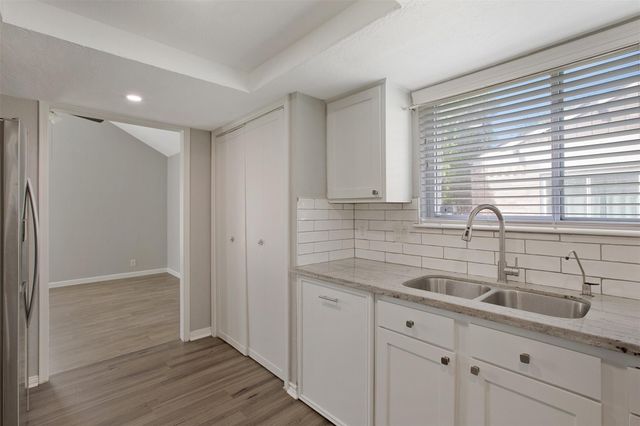 9114 Southbluff Boulevard, Houston, TX 77089
