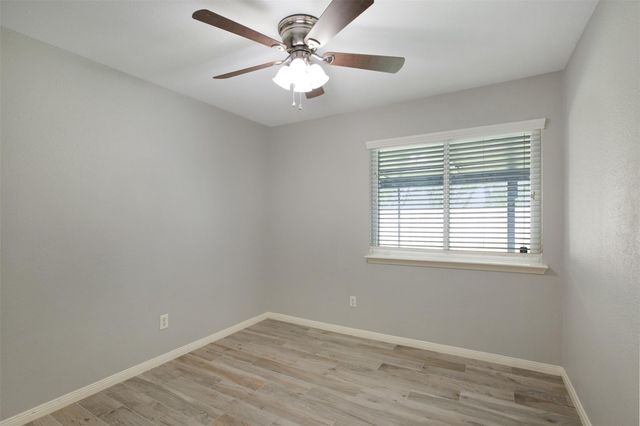 9114 Southbluff Boulevard, Houston, TX 77089