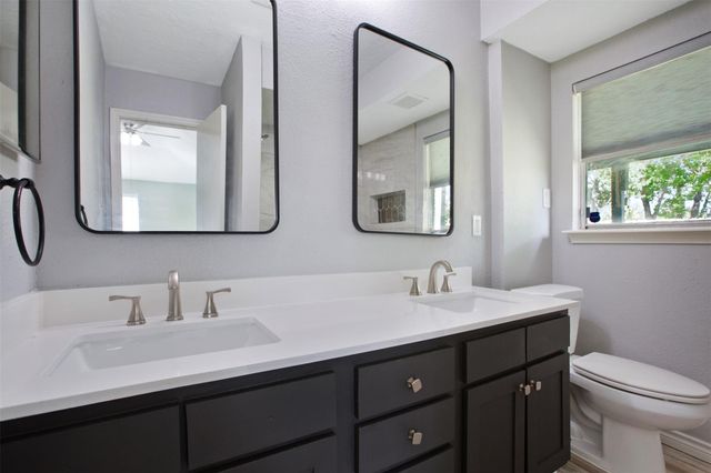 9114 Southbluff Boulevard, Houston, TX 77089