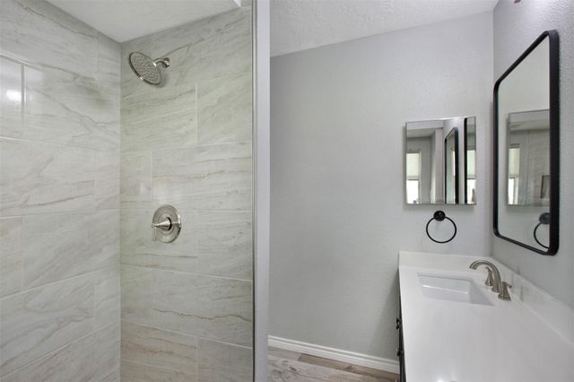 9114 Southbluff Boulevard, Houston, TX 77089