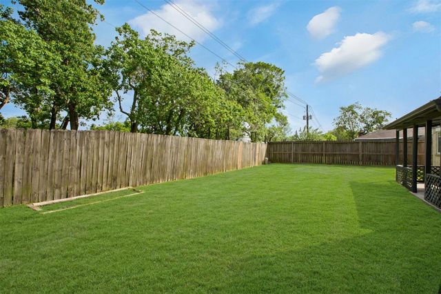 9114 Southbluff Boulevard, Houston, TX 77089