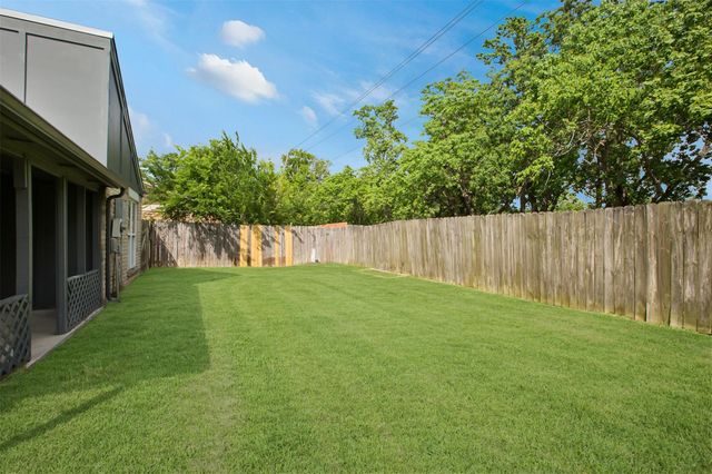 9114 Southbluff Boulevard, Houston, TX 77089