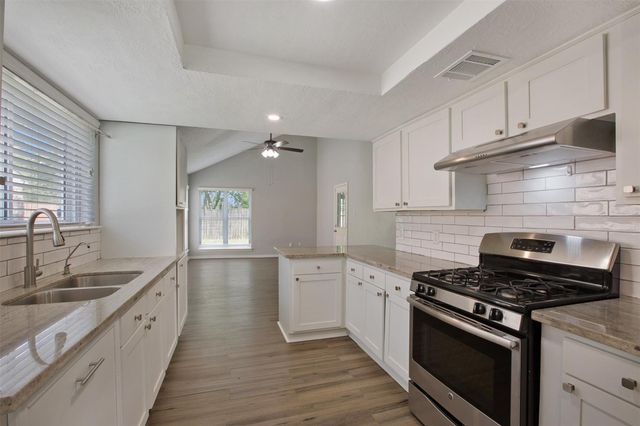 9114 Southbluff Boulevard, Houston, TX 77089