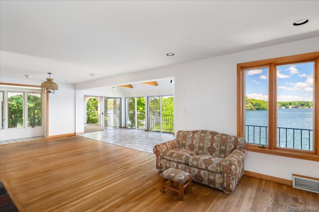 41 Tamarack Road, Mahopac, NY 10541