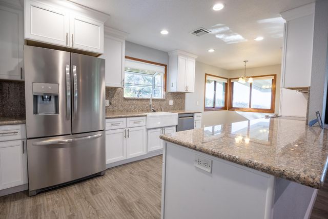 41443 Roaring River Court, Coarsegold, CA 93614