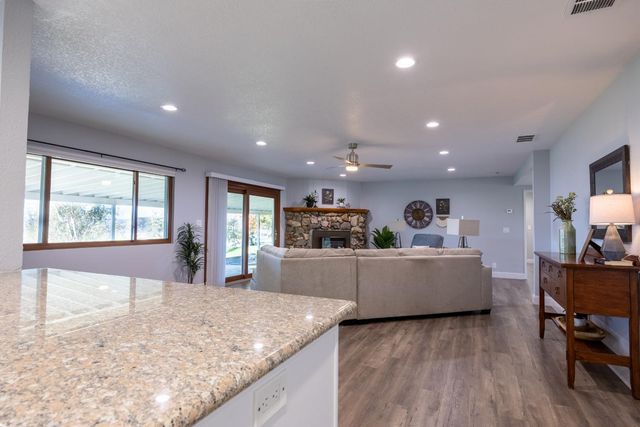 41443 Roaring River Court, Coarsegold, CA 93614