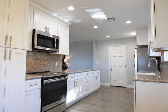 41443 Roaring River Court, Coarsegold, CA 93614