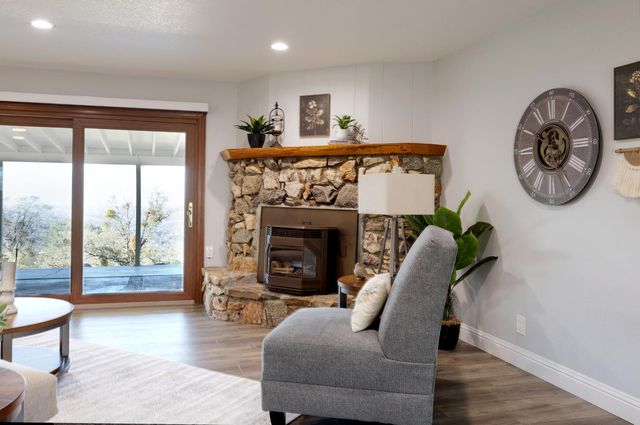 41443 Roaring River Court, Coarsegold, CA 93614