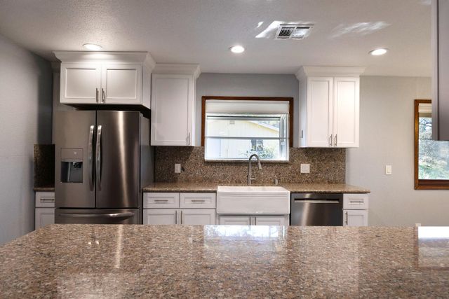 41443 Roaring River Court, Coarsegold, CA 93614