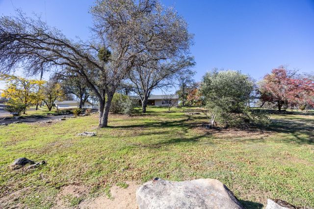 41443 Roaring River Court, Coarsegold, CA 93614