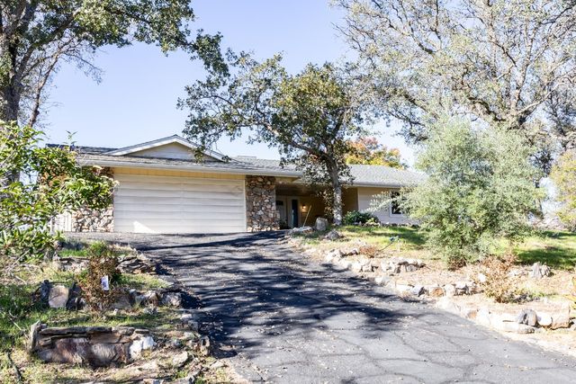 41443 Roaring River Court, Coarsegold, CA 93614