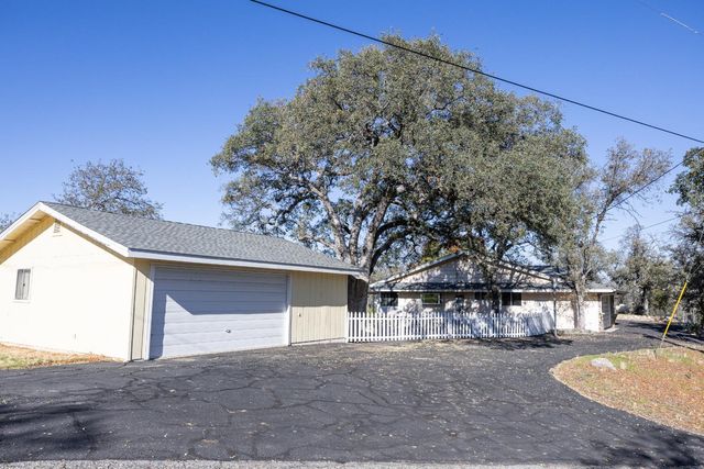 41443 Roaring River Court, Coarsegold, CA 93614