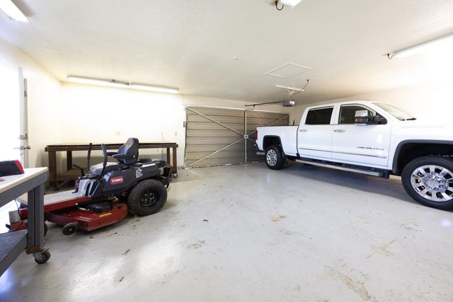 41443 Roaring River Court, Coarsegold, CA 93614